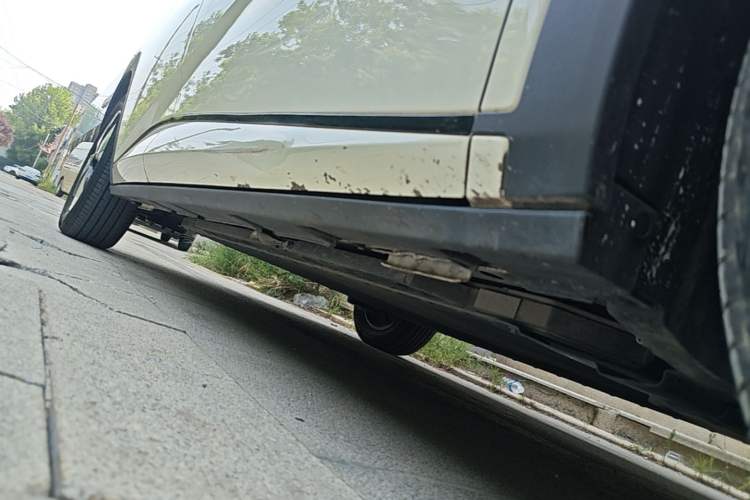 Used BYD Dolphin 2023 420 km Fashion Edition Right Side Sill