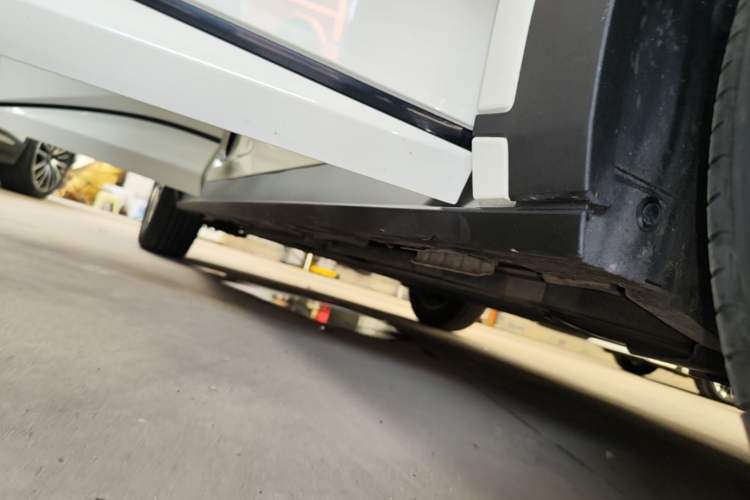 Used BYD Dolphin 2023 420 km Fashion Edition Right Side Sill