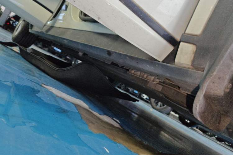 Used BYD Dolphin 2023 420 km Fashion Edition Right Side Sill