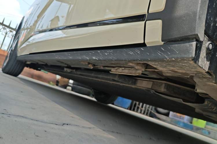 Used BYD Dolphin 2023 420 km Fashion Edition Right Side Sill
