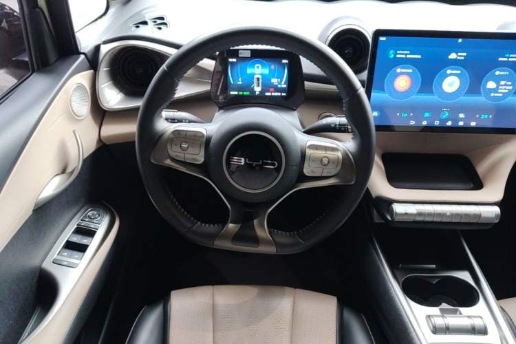 Used BYD Dolphin 2023 420 km Free Version Steering Wheel