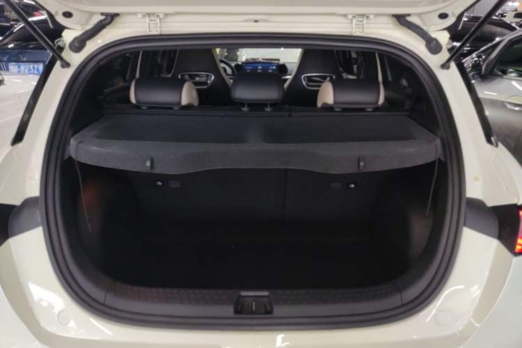 Used BYD Dolphin 2023 420 km Fashion Edition Trunk