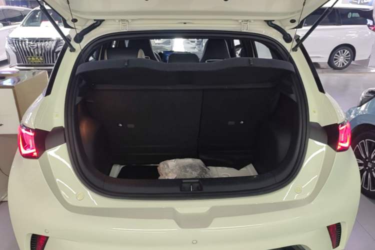 Used BYD Dolphin 2023 420 km Fashion Edition Trunk
