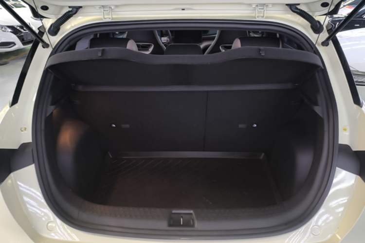 Used BYD Dolphin 2023 420 km Fashion Edition Trunk