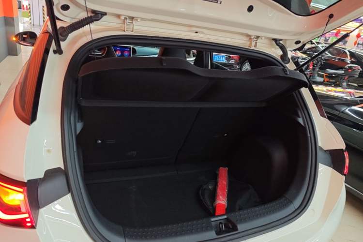 Used BYD Dolphin 2023 420 km Fashion Edition Trunk