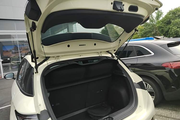 Used BYD Dolphin 2023 420 km Fashion Edition Trunk