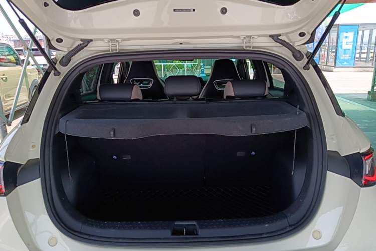 Used BYD Dolphin 2023 420 km Fashion Edition Trunk