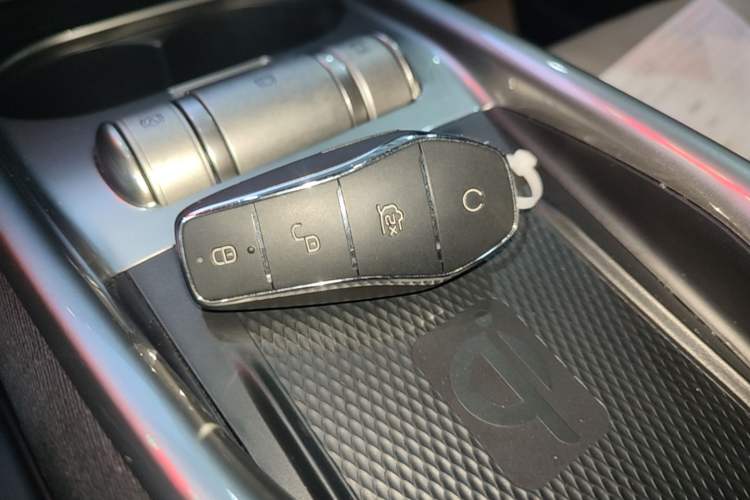 Used BYD Dolphin 2023 420 km Fashion Edition Vehicle Key