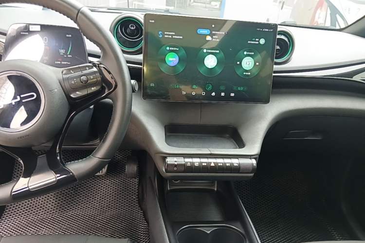 Used BYD Dolphin 2024 Honor Edition 420km Fashion Version Audio And AC Panel