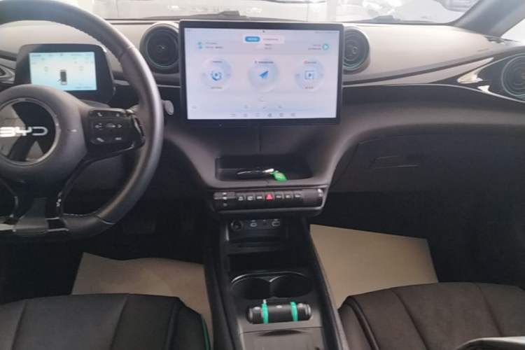 Used BYD Dolphin 2024 Honor Edition 401km Knight Edition Audio And AC Panel