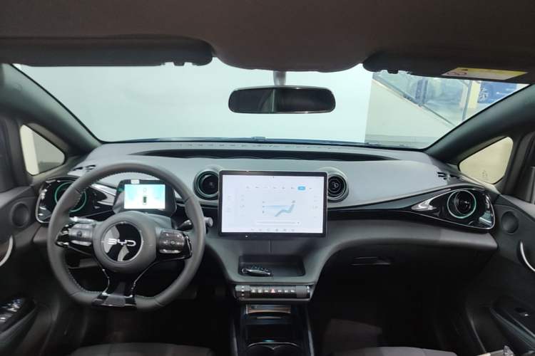 Used BYD Dolphin 2024 Honor Edition 420km Fashion Version Center Console