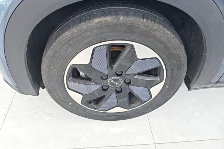Used BYD Dolphin 2024 Honor Edition 420km Fashion Version Left Front Wheel Hub