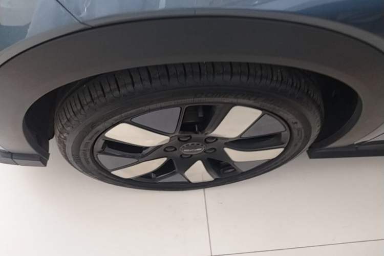Used BYD Dolphin 2024 Honor Edition 401km Knight Edition Left Front Wheel Hub