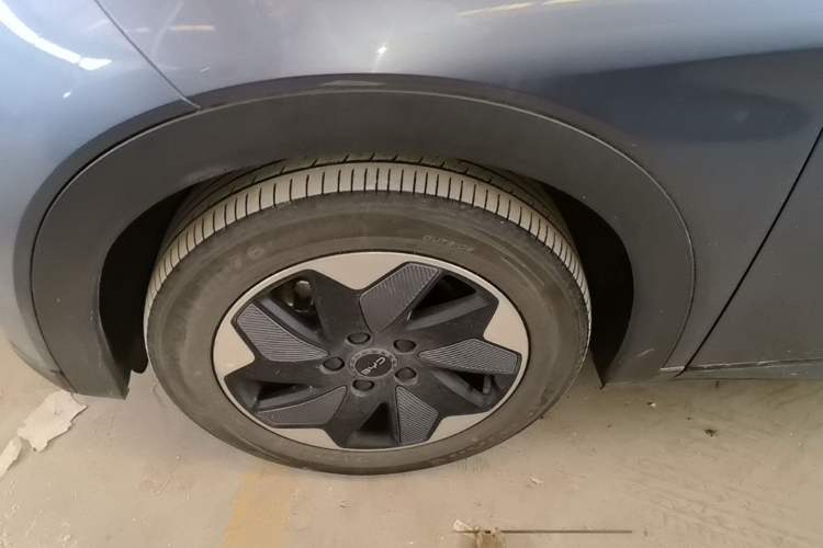 Used BYD Dolphin 2024 Honor Edition 420km Fashion Version Left Front Wheel Hub