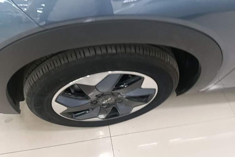 Used BYD Dolphin 2024 Honor Edition 420km Freedom Version Left Front Wheel Hub