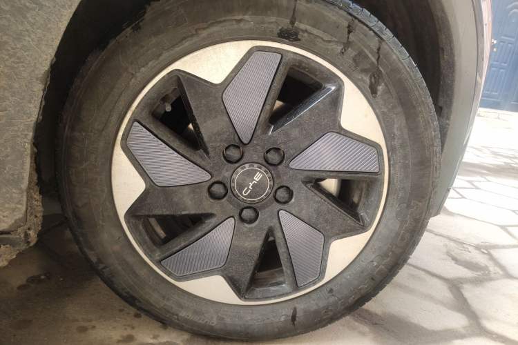 Used BYD Dolphin 2024 Honor Edition 420km Freedom Version Right Front Wheel Hub