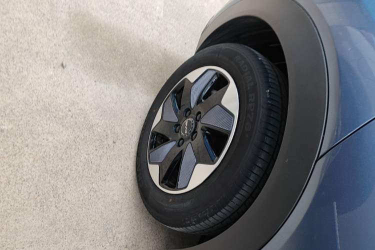 Used BYD Dolphin 2024 Honor Edition 420km Fashion Version Right Rear Wheel Hub