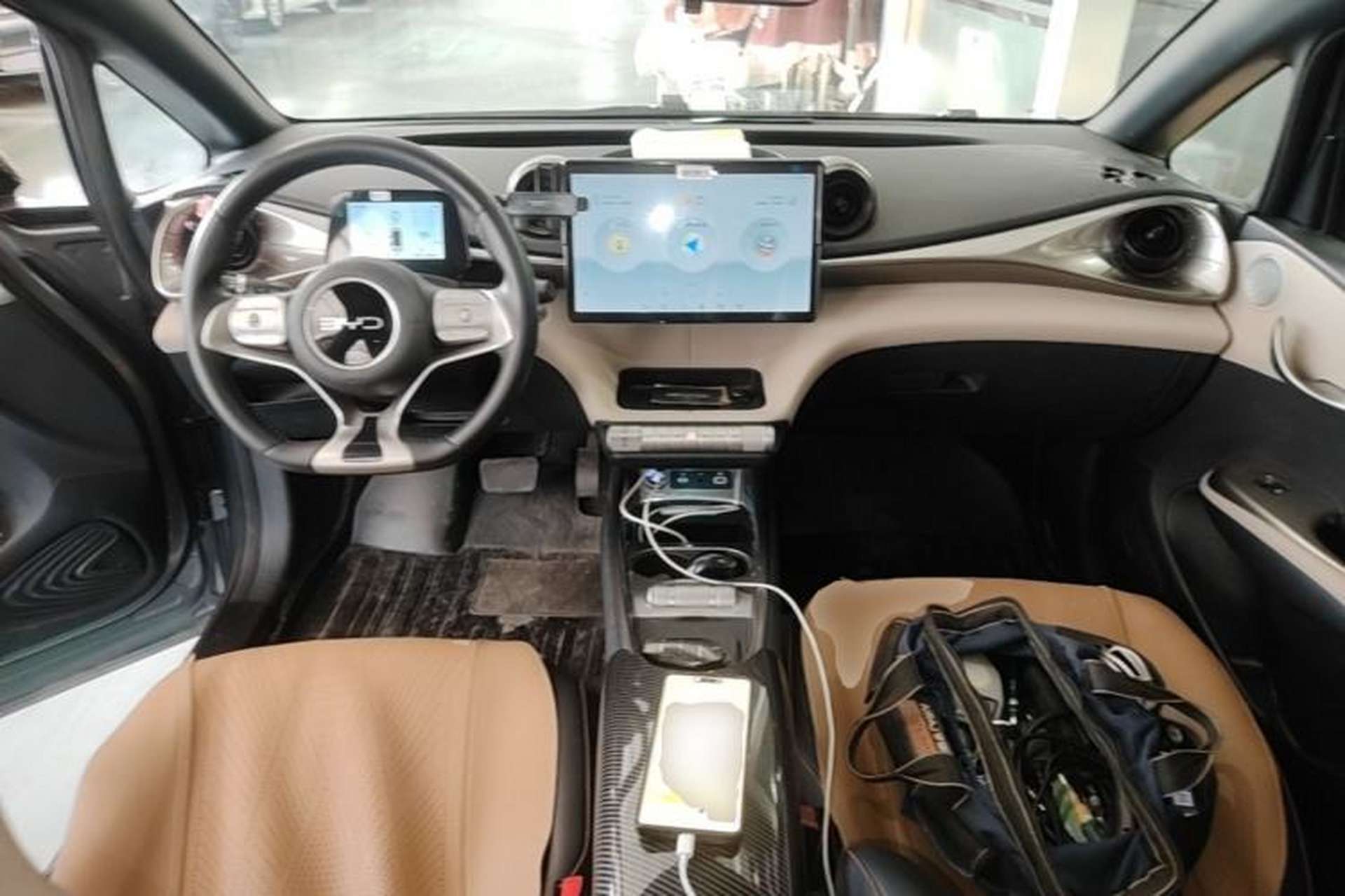 Used BYD Dolphin 2024 Honor Edition 420km Fashion Version Center Console