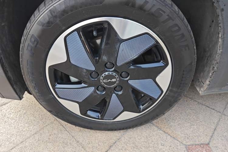 Used BYD Dolphin 2024 Honor Edition 420km Fashion Version Left Front Wheel Hub