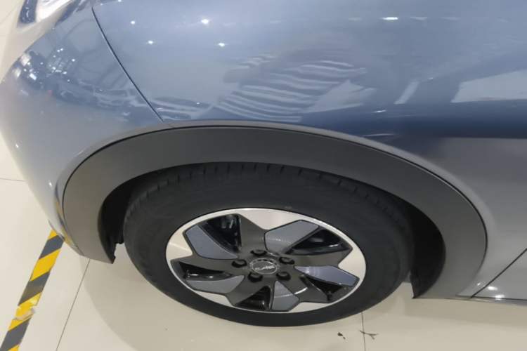 Used BYD Dolphin 2024 Honor Edition 420km Fashion Version Left Front Wheel Hub