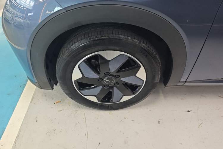 Used BYD Dolphin 2024 Honor Edition 420km Fashion Version Left Front Wheel Hub