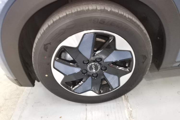 Used BYD Dolphin 2024 Honor Edition 420km Fashion Version Left Front Wheel Hub