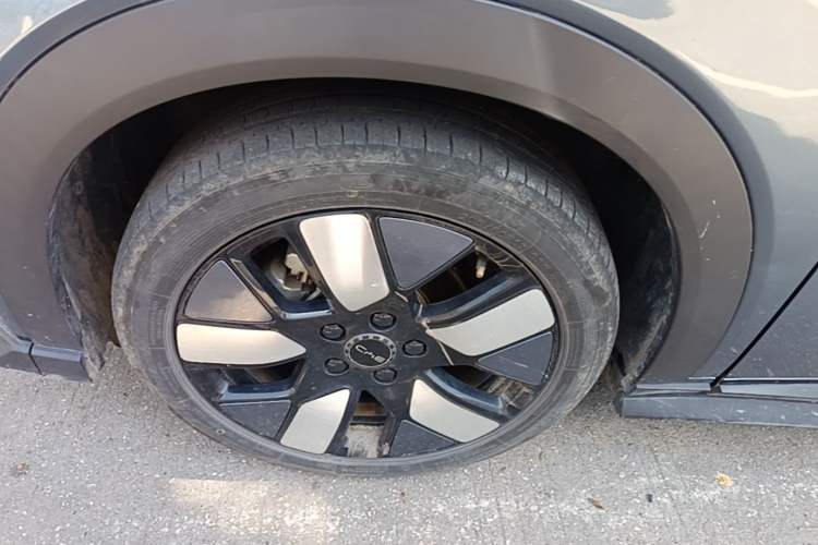 Used BYD Dolphin 2024 Honor Edition 401km Knight Edition Left Front Wheel Hub