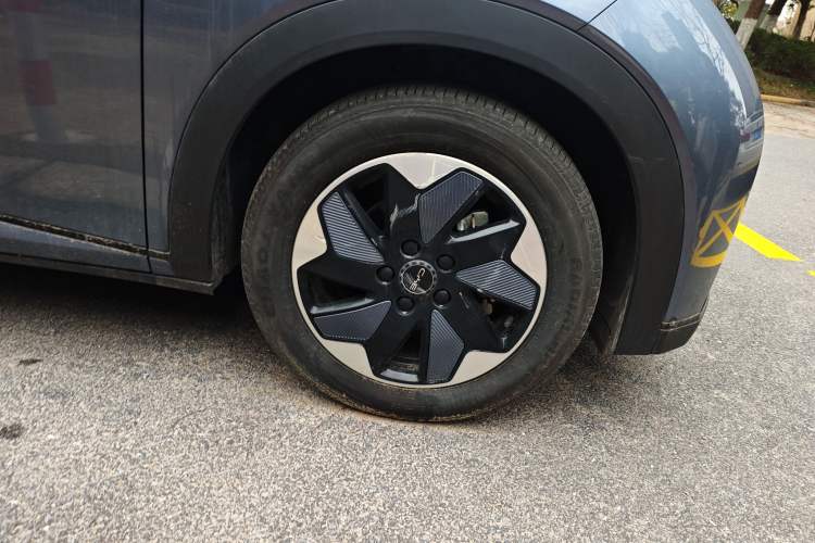 Used BYD Dolphin 2024 Honor Edition 420km Fashion Version Right Front Wheel Hub