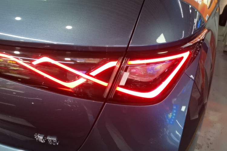 Used BYD Dolphin 2024 Honor Edition 420km Fashion Version Right Rear Taillight