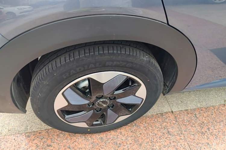 Used BYD Dolphin 2024 Honor Edition 420km Freedom Version Right Rear Wheel Hub