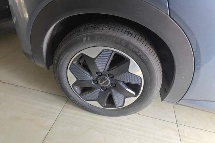 Used BYD Dolphin 2024 Honor Edition 420km Fashion Version Right Rear Wheel Hub
