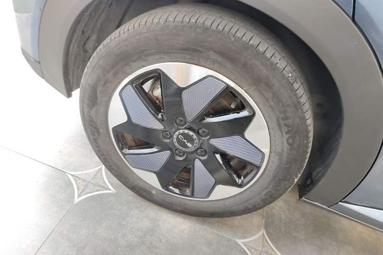 Used BYD Dolphin 2024 Honor Edition 420km Fashion Version Right Rear Wheel Hub