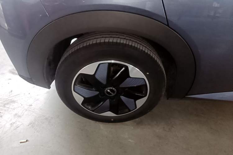 Used BYD Dolphin 2024 Honor Edition 420km Fashion Version Right Rear Wheel Hub