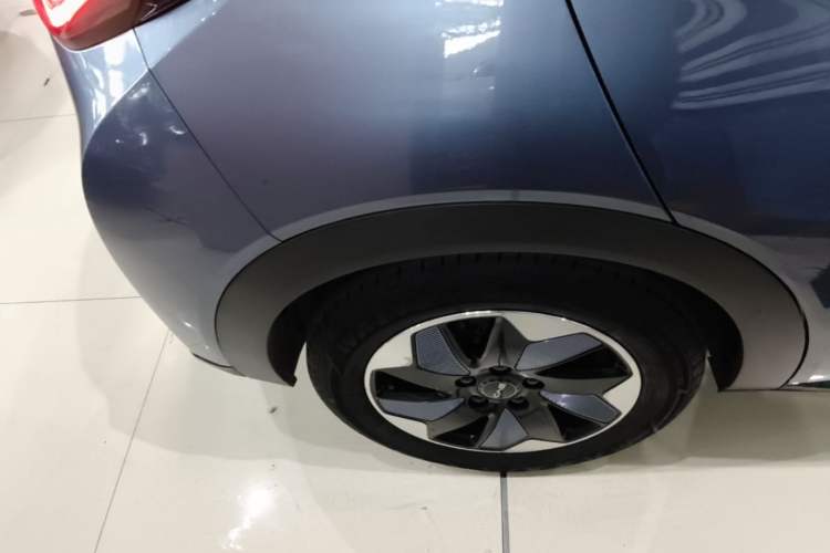Used BYD Dolphin 2024 Honor Edition 420km Fashion Version Right Rear Wheel Hub
