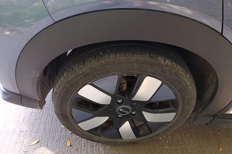 Used BYD Dolphin 2024 Honor Edition 401km Knight Edition Right Rear Wheel Hub