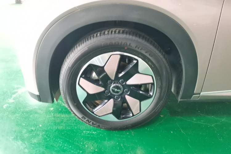Used BYD Dolphin 2024 Honor Edition 420km Fashion Version Left Front Wheel Hub