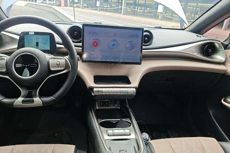Used BYD Dolphin 2024 Honor Edition 420km Fashion Version Audio And AC Panel