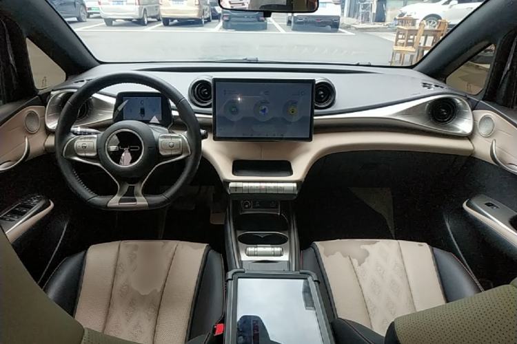 Used BYD Dolphin 2024 Honor Edition 420km Fashion Version Center Console