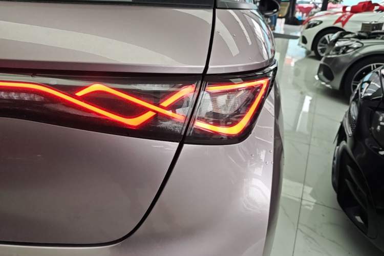 Used BYD Dolphin 2024 Honor Edition 420km Fashion Version Right Rear Taillight