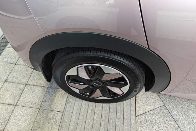 Used BYD Dolphin 2024 Honor Edition 420km Freedom Version Right Rear Wheel Hub