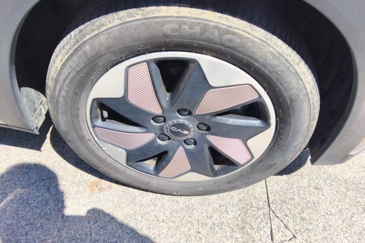 Used BYD Dolphin 2024 Honor Edition 420km Fashion Version Right Front Wheel Hub