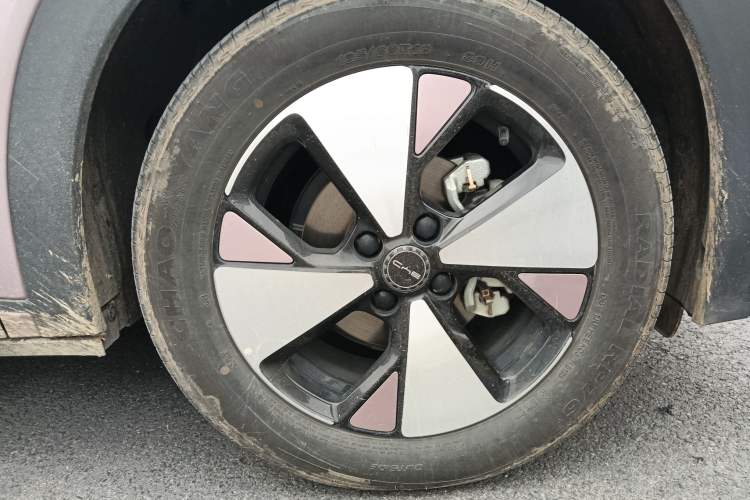 Used BYD Dolphin 2024 Honor Edition 420km Fashion Version Right Front Wheel Hub