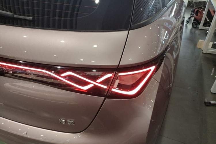 Used BYD Dolphin 2024 Honor Edition 420km Freedom Version Right Rear Taillight