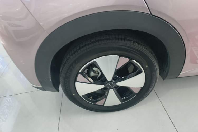 Used BYD Dolphin 2024 Honor Edition 420km Fashion Version Right Rear Wheel Hub