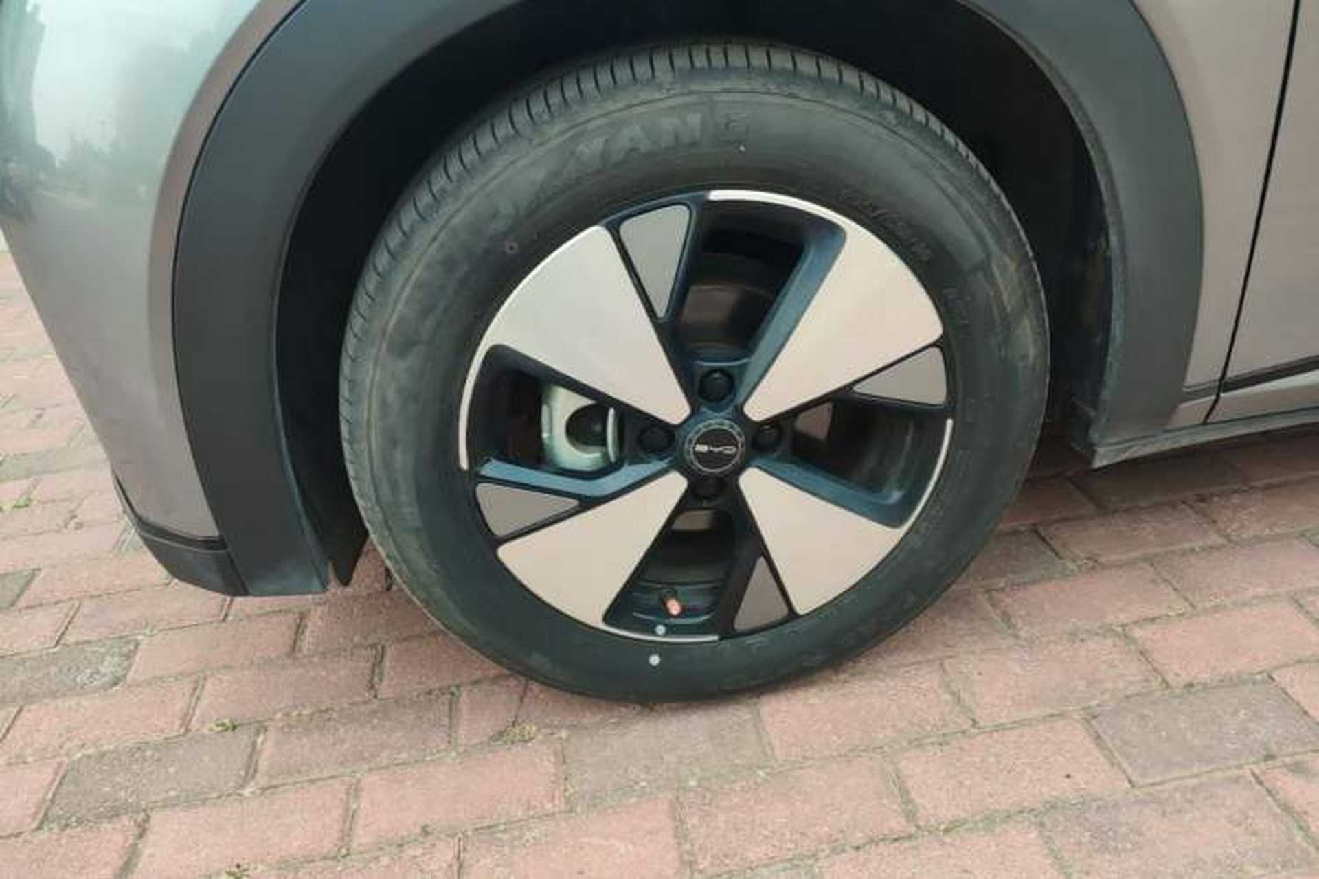 Used BYD Dolphin 2024 Honor Edition 420km Fashion Version Left Front Wheel Hub