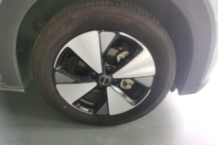 Used BYD Dolphin 2024 Honor Edition 420km Fashion Version Right Front Wheel Hub