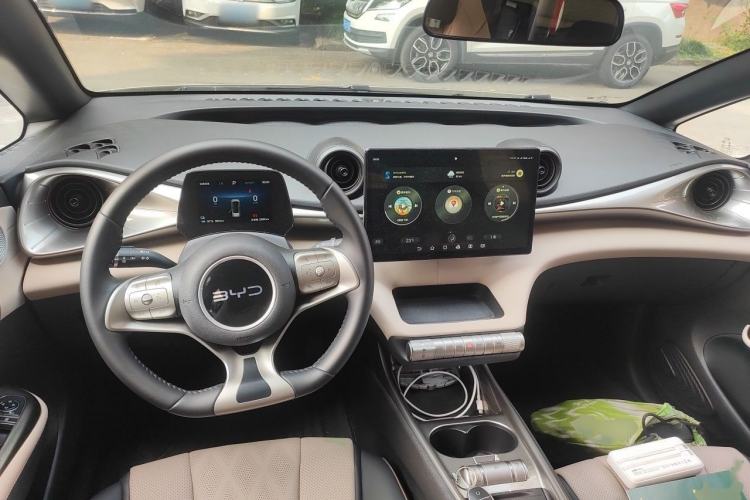 Used BYD Dolphin 2024 Honor Edition 420km Freedom Version Interior 2