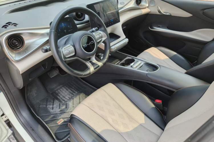Used BYD Dolphin 2024 Honor Edition 420km Fashion Version Interior 3
