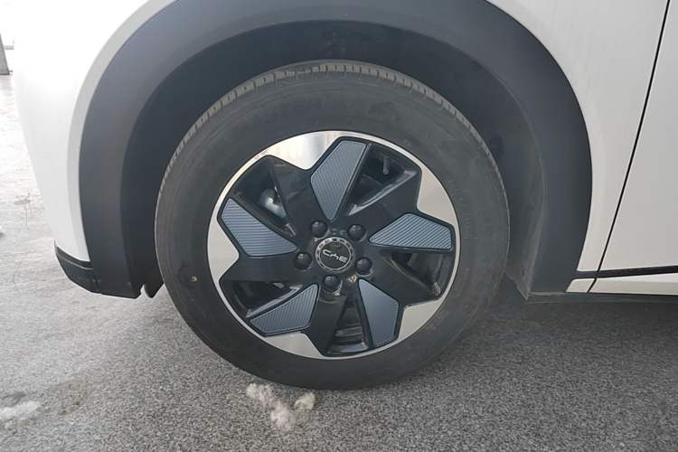 Used BYD Dolphin 2024 Honor Edition 420km Fashion Version Left Front Wheel Hub