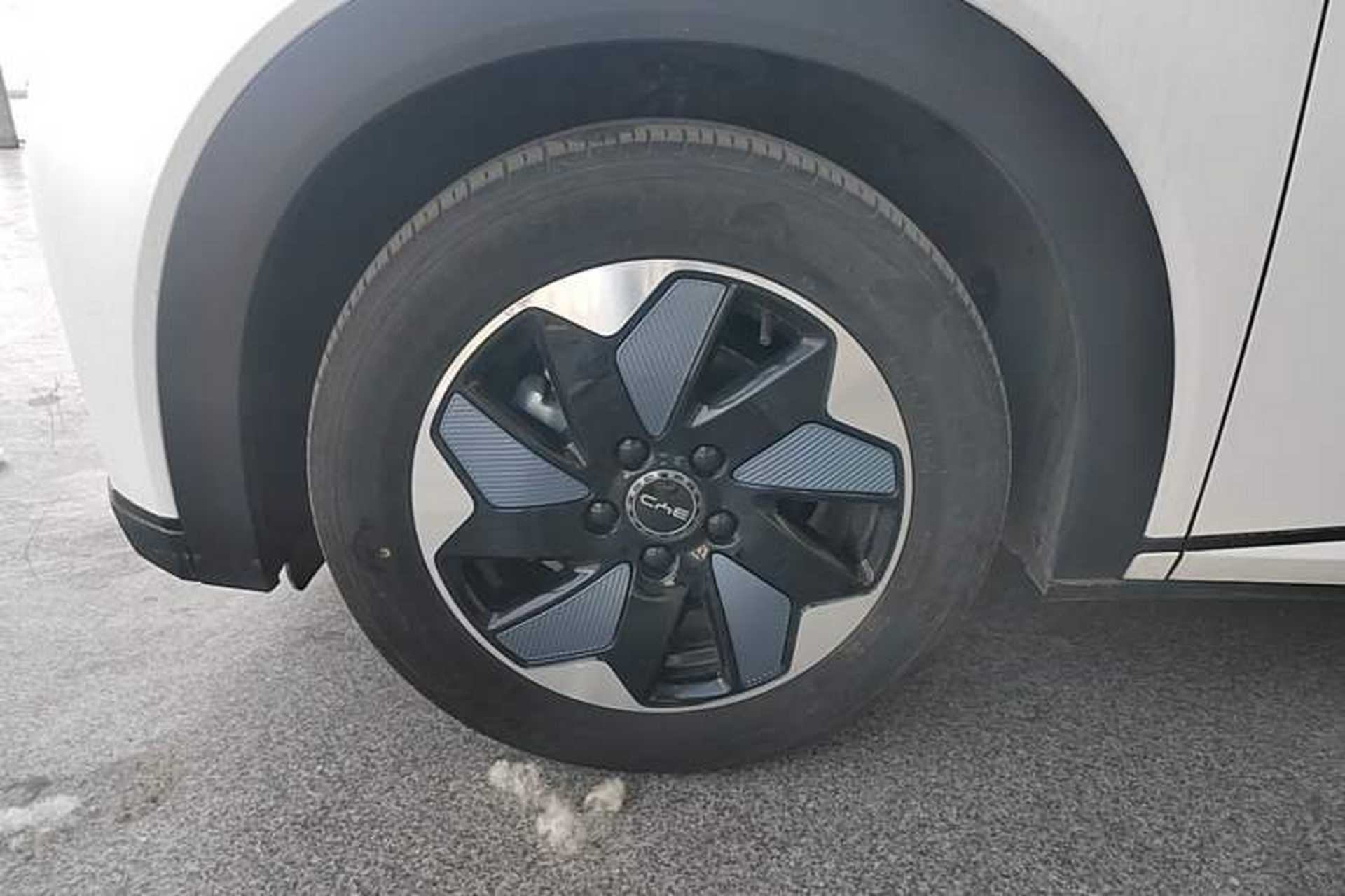 Used BYD Dolphin 2024 Honor Edition 420km Fashion Version Left Front Wheel Hub